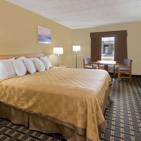 Days Inn By Wyndham Batavia Darien Lake Theme Park Exterior foto